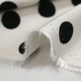 Twill de viscose imprimé à pois fond blanc cassé