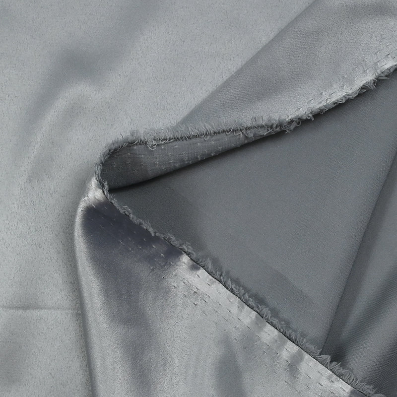 Satin de polyester fin argent