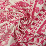 Viscose imprimée broderie d'Oaxaca fuchsia fond blanc cassé