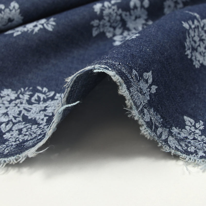 Chambray de coton imprimé fleurs fond bleu foncé