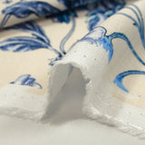 Viscose tissée imprimée fleurs enchantées bleu fond écru