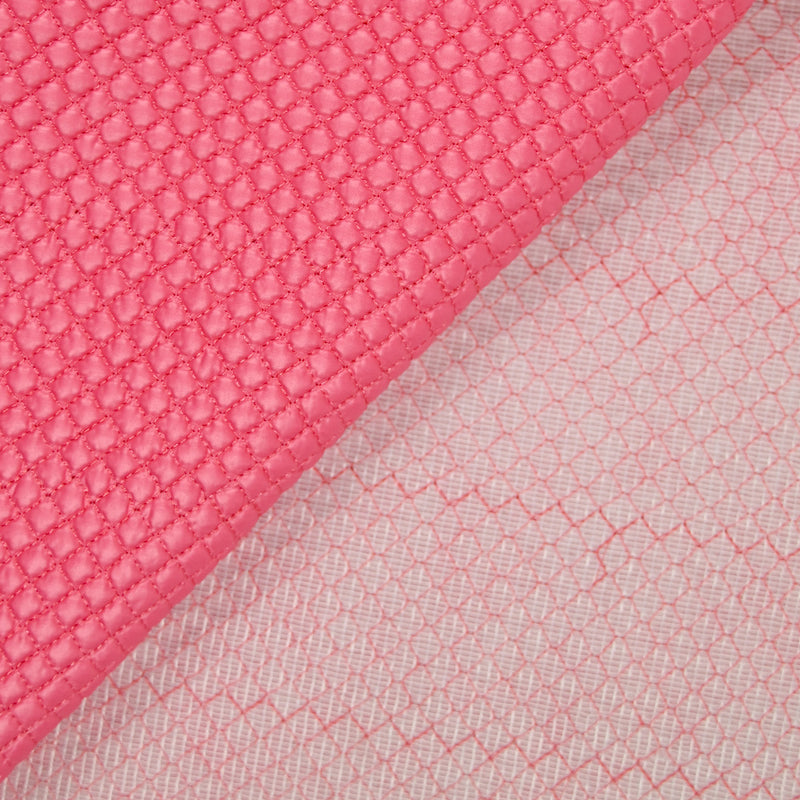 Matelassé à carreaux rose