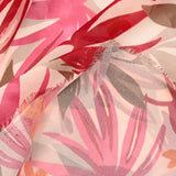 Crêpe fin imprimé jungle rose fond rose poudré