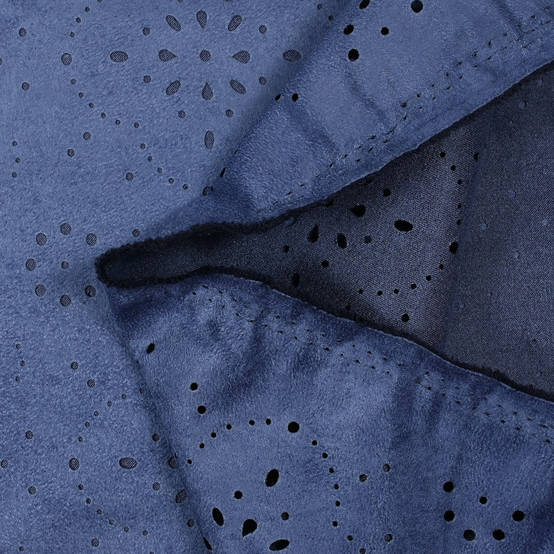 Suédine perforée trèfle bleu