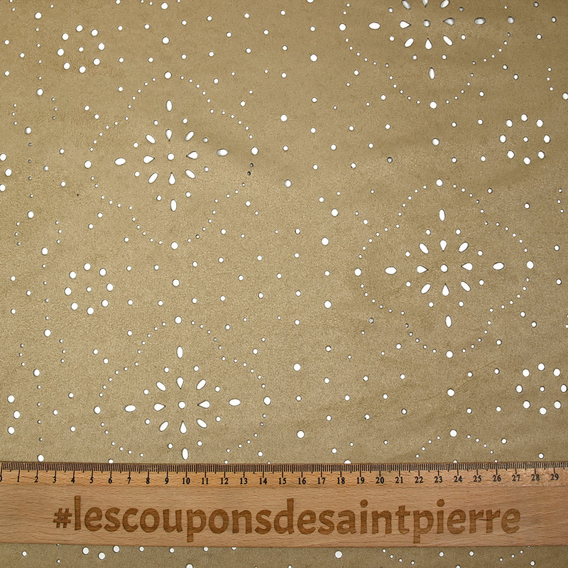 Suédine perforée trèfle beige
