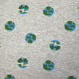 Sudadera con peluche verde tierra sobre fondo gris jaspeado