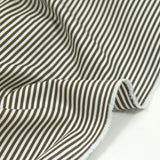 Camisa de algodón marrón y rayado blanco