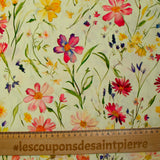 Viscose imprimée pluie de fleurs fond jaune pâle