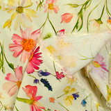 Viscose imprimée pluie de fleurs fond jaune pâle
