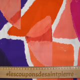 Viscose imprimée formes et couleurs indigo, rose et orange fond blanc
