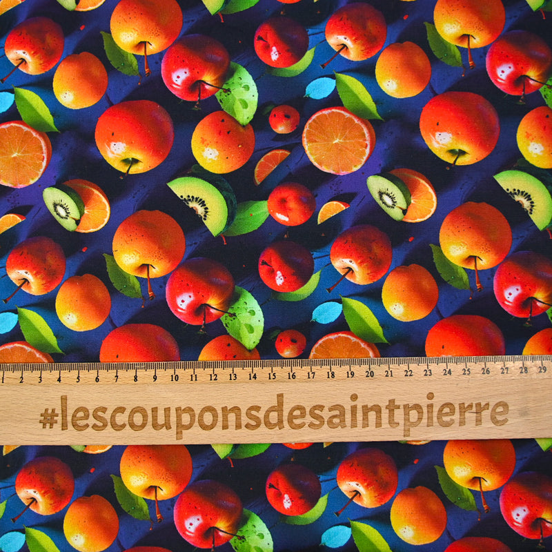Coton imprimé multifruit fond bleu