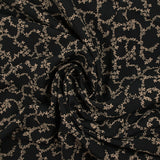 Viscose imprimée chaîne de fleurs fond noir
