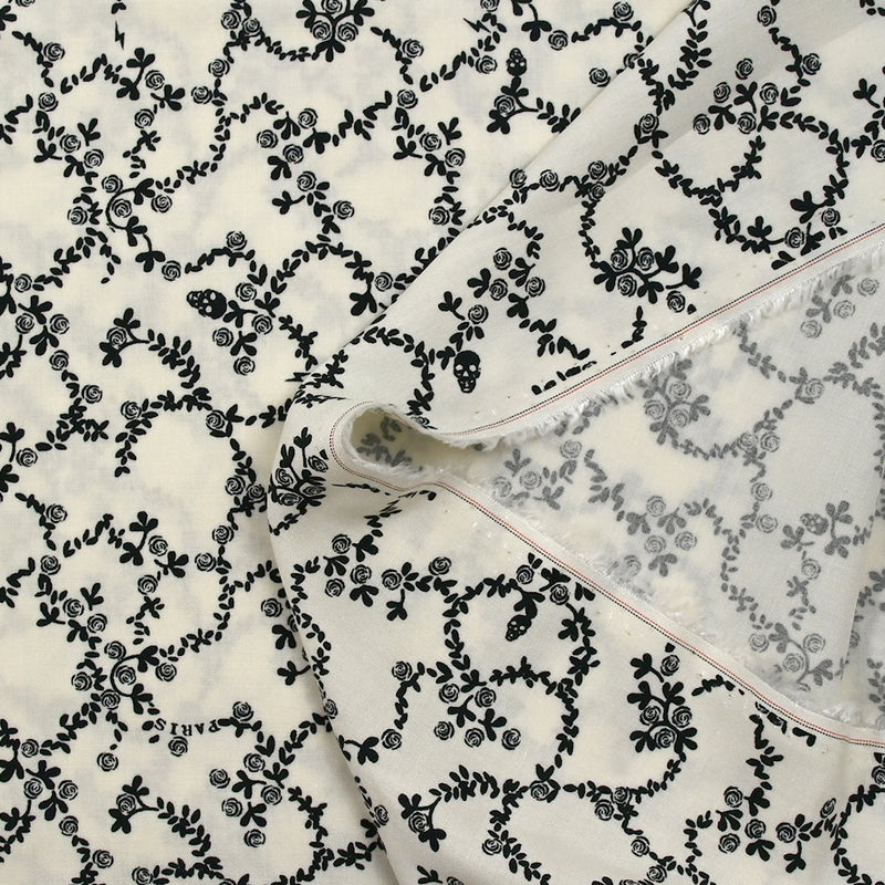 Viscose imprimée chaîne de fleurs fond blanc cassé