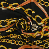 Crepe Georgette estampado con rayas de cadena sobre fondo negro