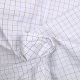 Popeline polycoton tissée-teinte pointillé noir et bleu fond blanc