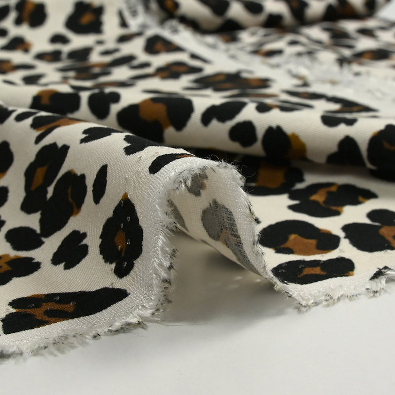 Twill de viscose imprimé léopard fond écru