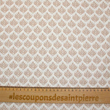 Popeline enduite imprimée végétal beige fond blanc cassé