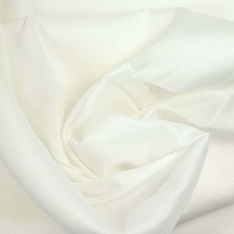 Cotton ponted and broken white silk
