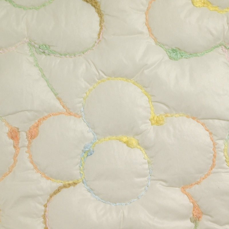 Matelassé brodé fleurs multicolores fond écru