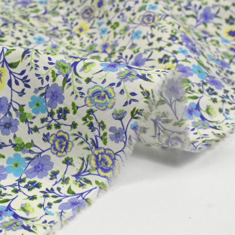 Coton imprimé Giorgia fleurs violet et bleu fond écru au mètre