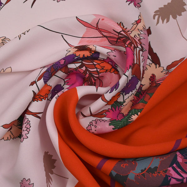 Crêpe envers satin viscose imprimé bouquet fond rose pâle
