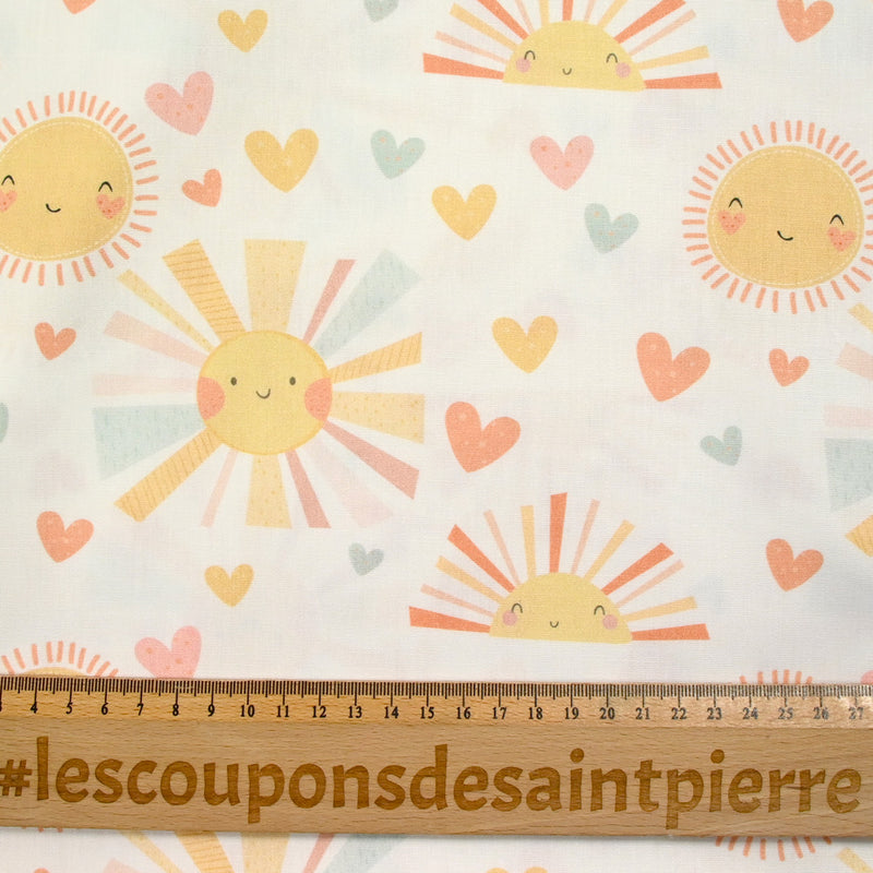 Coton imprimé soleil fond blanc cassé