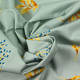Coton imprimé branche fond gris bleu