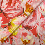 Satin de soie imprimé tulipes sauvages fond rouge corail
