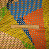 Satén de seda estampado paisley patchwork naranja, mostaza y azul