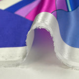 Raso de seda estampado danza evasiva magenta, azul y violeta