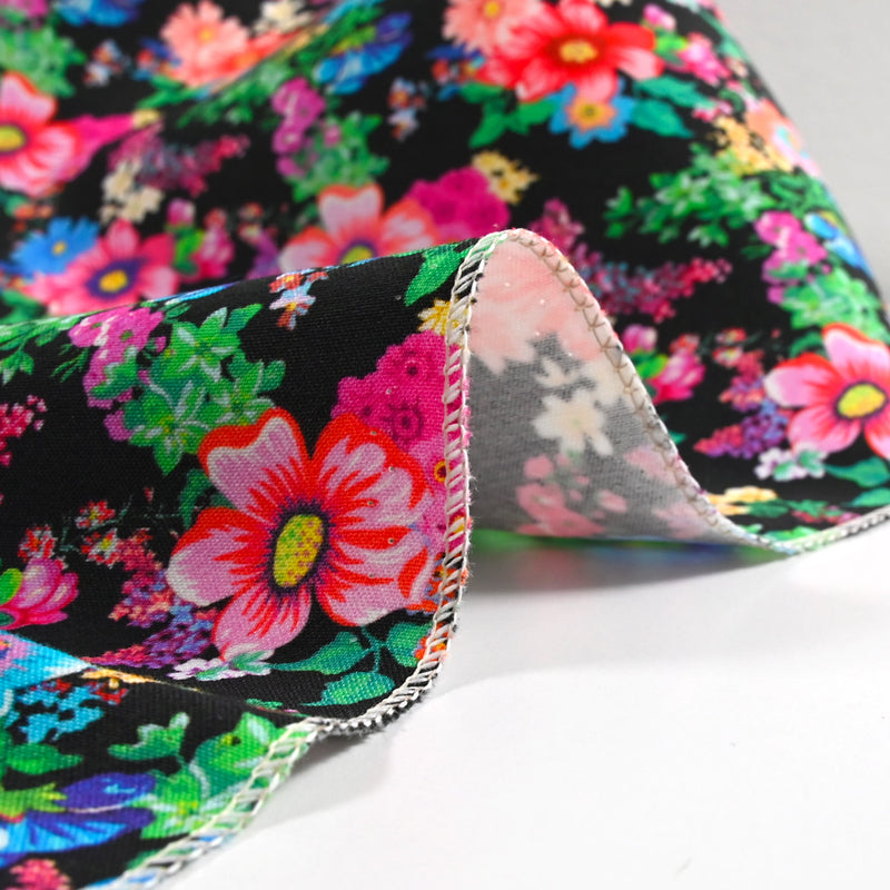 Sergé de coton et viscose champs de fleurs fond noir