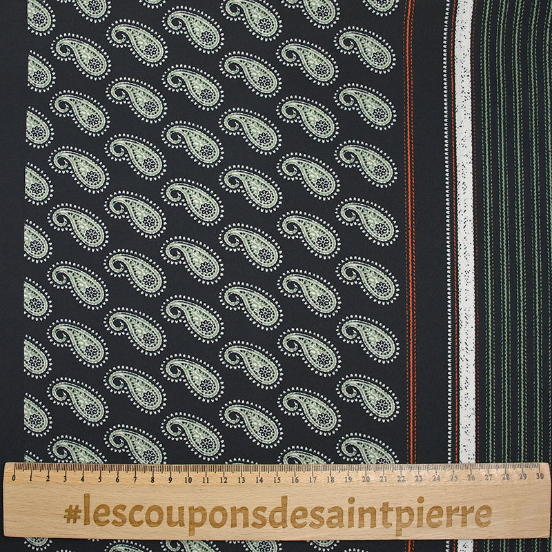 Crêpe satin polyester imprimé oiseau cachemire fond noir