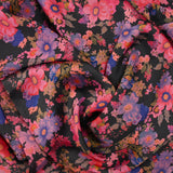 Satin polyester fin imprimé fleurs rose fond noir