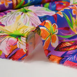 Coton imprimé sous les tropiques fond bleu roi, violet et fuchsia