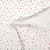 Piqué de coton imprimé fleurs et coeurs rose et orange fond blanc
