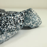 Satin polyester imprimé camouflage gris et noir