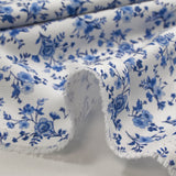 Piqué de coton imprimé les fleurs de Louna bleu fond blanc