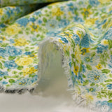 Piqué de coton imprimé les fleurs de Sarah bleu et jaune fond blanc