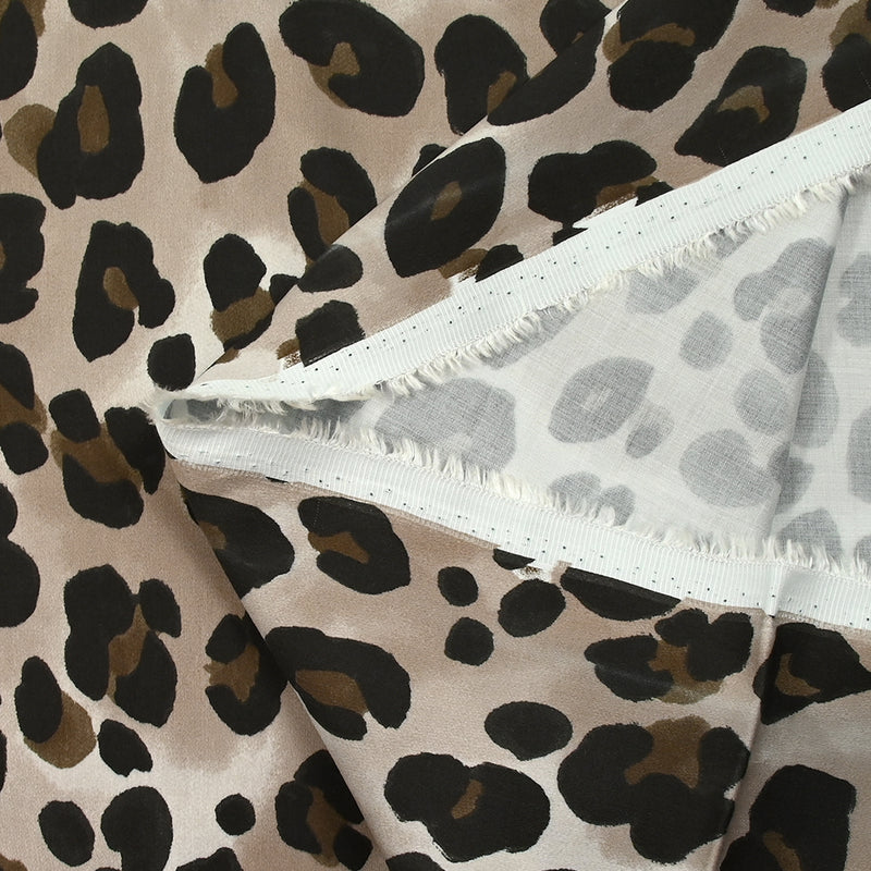Satin de viscose imprimé léopard fond taupe et grège