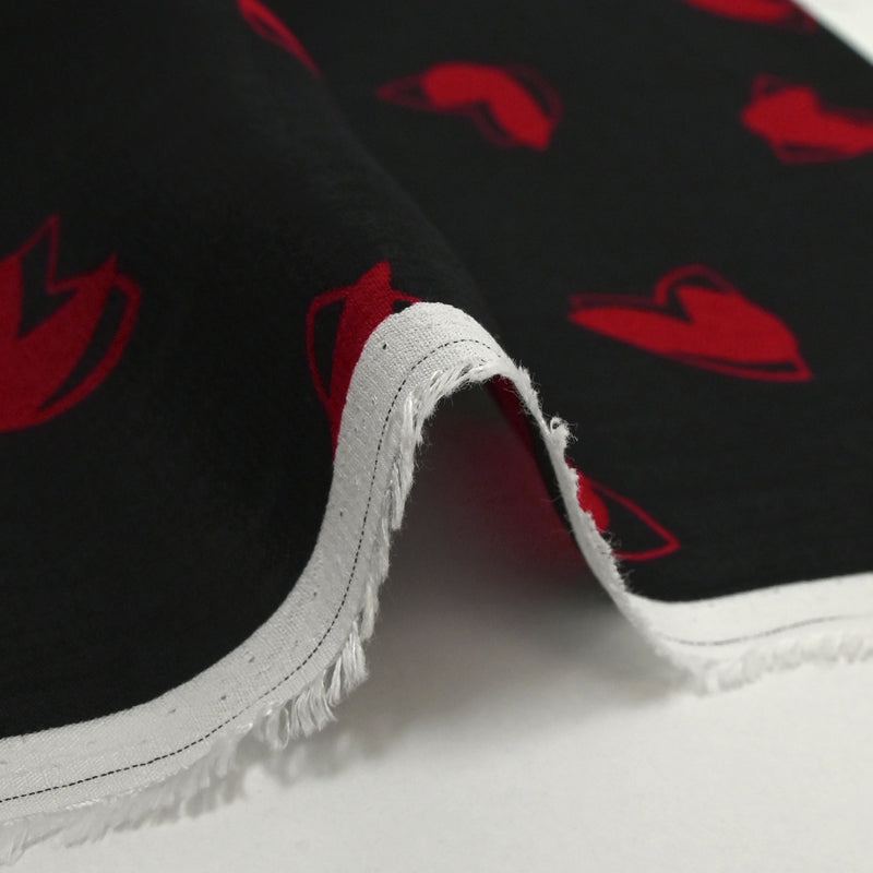 Crêpe viscose léger imprimé cœurs rouges fond noir