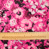Mousseline crinkle imprimée nuage de fleurs fond fuchsia