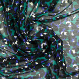 Mousseline crinkle imprimée léopard noir et violet fond vert