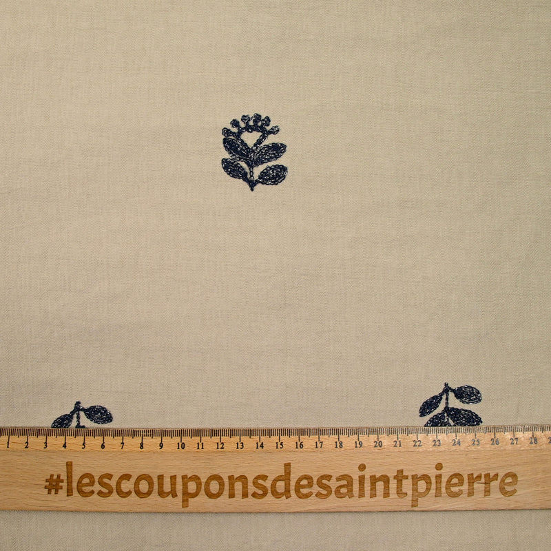 Crêpe viscosa flores iridiscentes bordadas fondo marino beige
