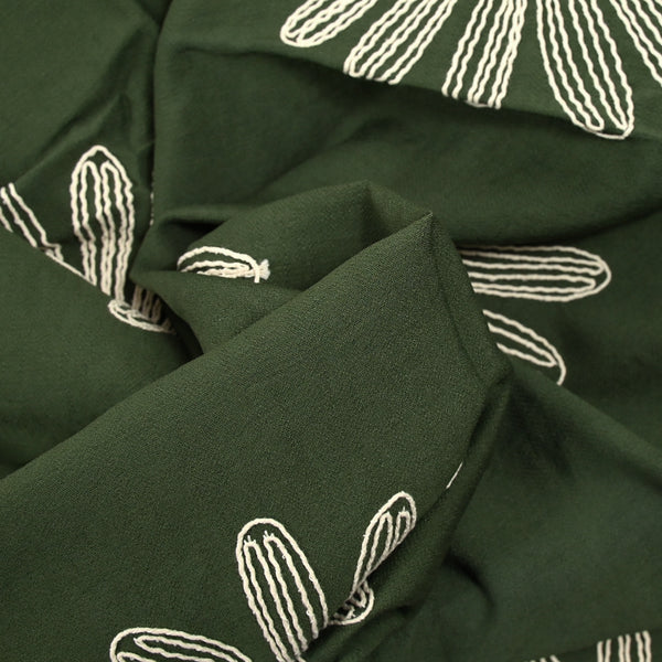 Crêpe viscose brodé marguerite fond kaki