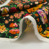 Crêpe viscose imprimé printemps en fleurs fond noir