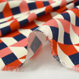 Crêpe viscose imprimé géométrie variable corail et marine fond écru