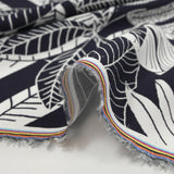 Viscose imprimée nature en négatif fond bleu nuit