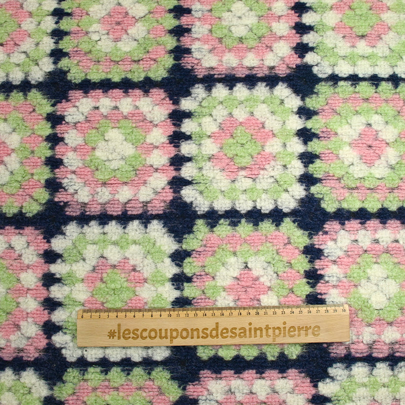 Laine mélangée fantaisie Granny Square rose et vert pastel fond marine