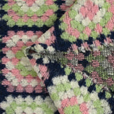 Laine mélangée fantaisie Granny Square rose et vert pastel fond marine