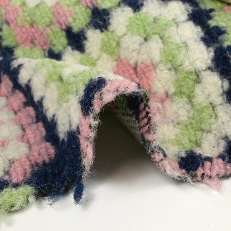 Laine mélangée fantaisie Granny Square rose et vert pastel fond marine